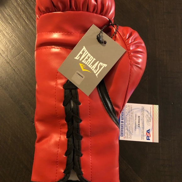 Vasyl Lomachenko Signed Glove PSA Authenticated ! - Picture 5 of 6